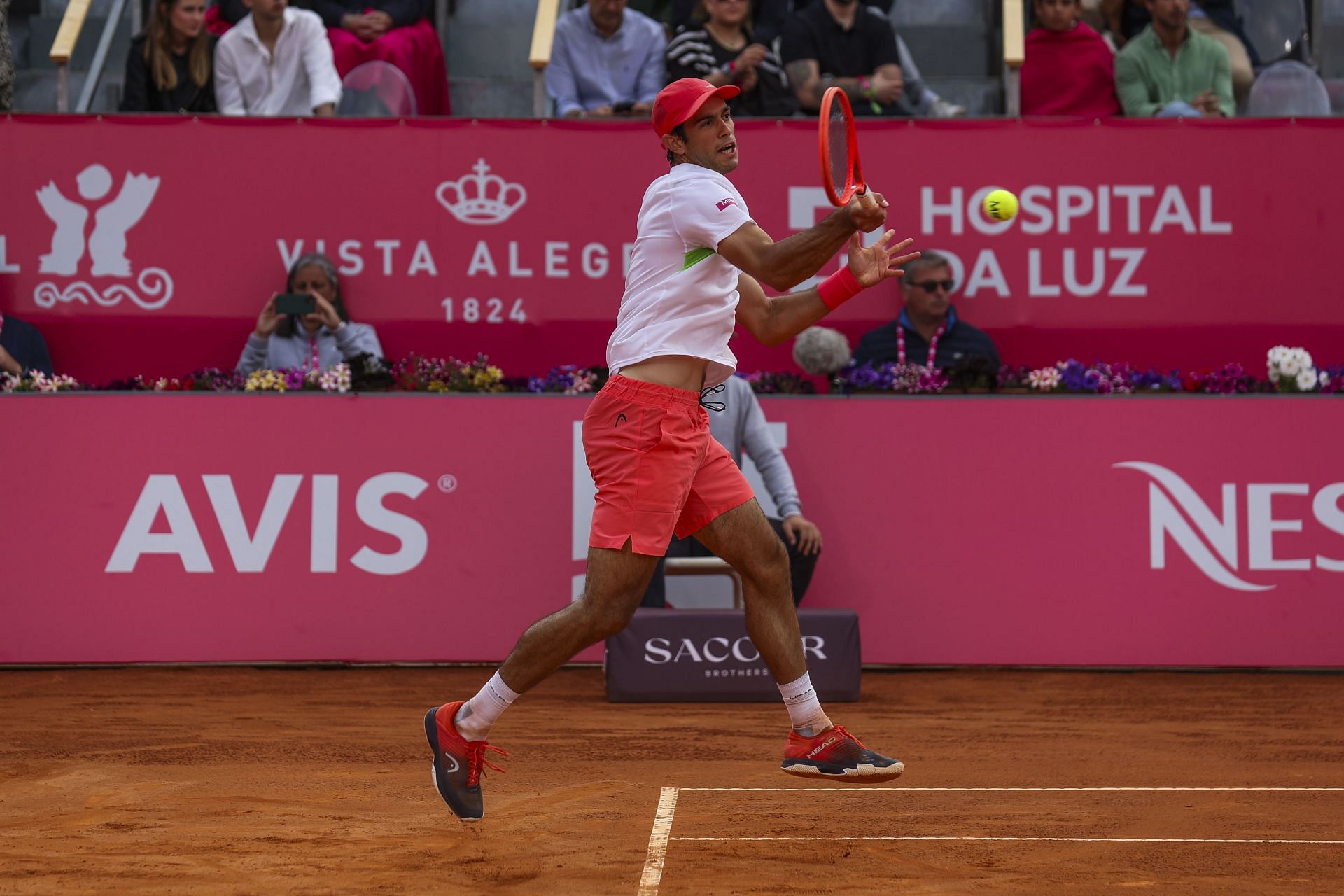 Borges plays a forehand in the Estoril Open 2025 - Source: Getty